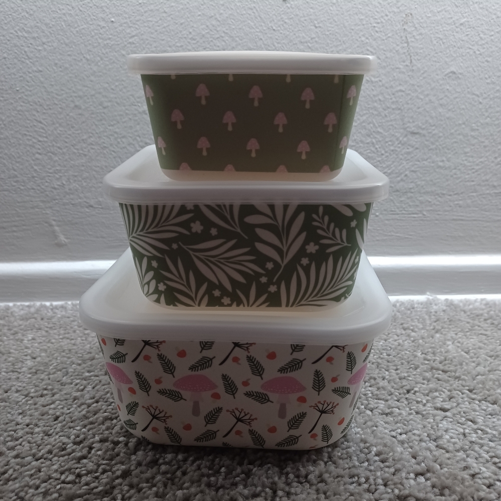 Plastic mushroom leaf 1970s Inspired Food Containers